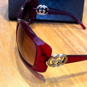 No scratches, not stretched out…Gucci sunglasses.